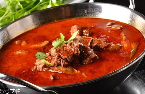羊肉火鍋用什么火鍋底料 羊肉火鍋用什么火鍋底料