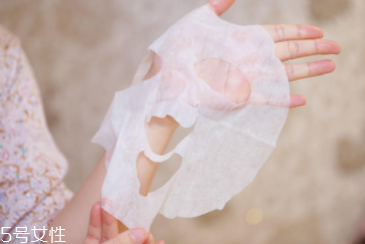 露露倫面膜用完要洗嗎？補(bǔ)水面膜無(wú)需清洗