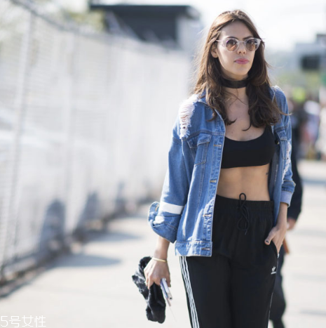 外套怎么穿更帥氣？今年開春這樣穿