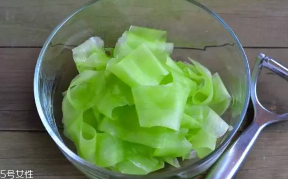 萵筍生吃好還是熟吃好？煮熟后維生素含量大大降低