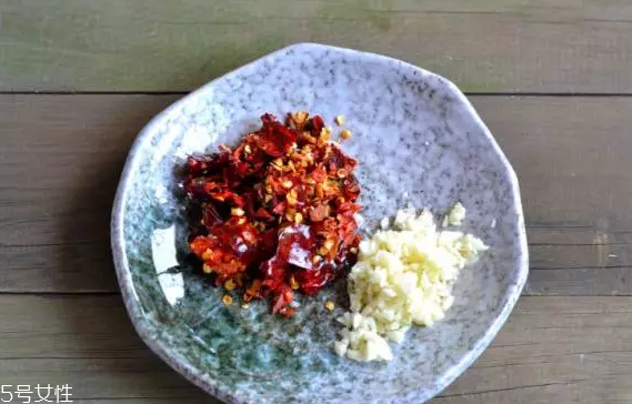 萵筍生吃好還是熟吃好？煮熟后維生素含量大大降低