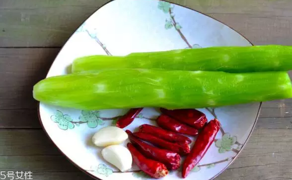 萵筍生吃好還是熟吃好？煮熟后維生素含量大大降低