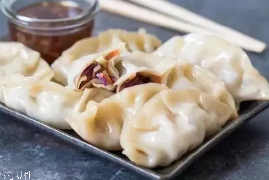 餃子餡可以放雞精嗎？會(huì)危害健康