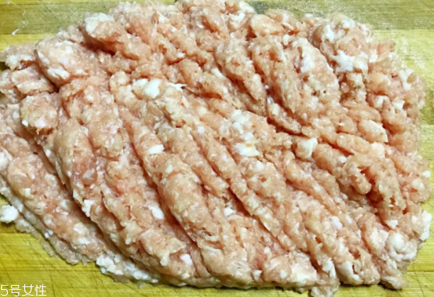 餃子餡用豬的哪塊肉好？前腿肉是餃子餡首選