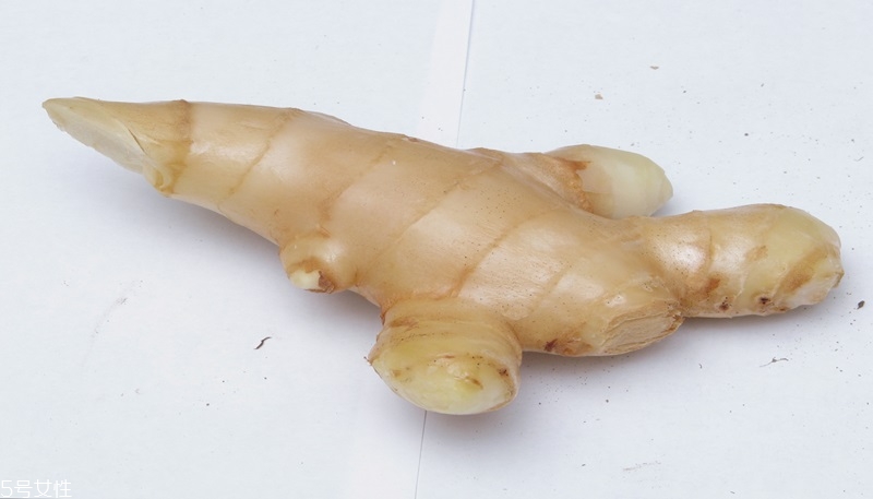 老姜和嫩姜功效的區(qū)別 不同姜的特點 老姜和嫩姜功效的區(qū)別 不同姜的特點