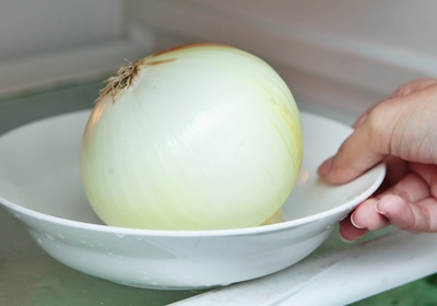 切洋蔥不會流淚的方法 為什么切洋蔥會流淚 切洋蔥不會流淚的方法 為什么切洋蔥會流淚