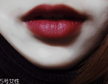 唇部顏色深用什么口紅？chanel絲絨口紅62號不怕唇深