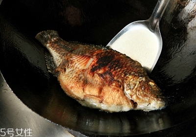 怎么煎魚(yú)不粘鍋不掉皮 煎魚(yú)不破皮技巧