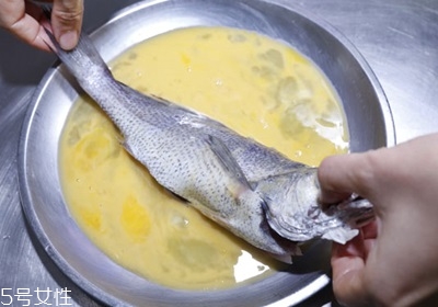 怎么煎魚(yú)不粘鍋不掉皮 煎魚(yú)不破皮技巧
