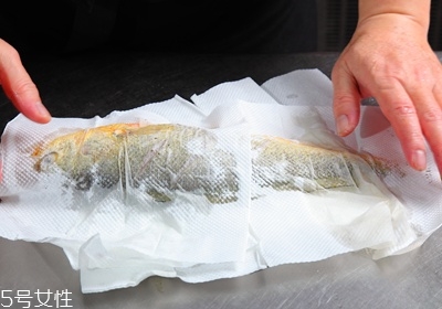 怎么煎魚(yú)不粘鍋不掉皮 煎魚(yú)不破皮技巧