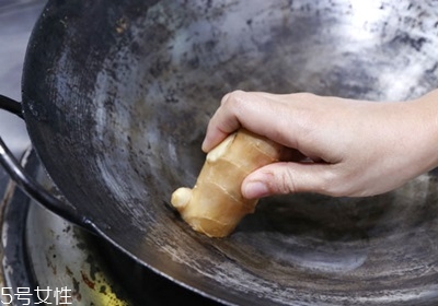 怎么煎魚(yú)不粘鍋不掉皮 煎魚(yú)不破皮技巧