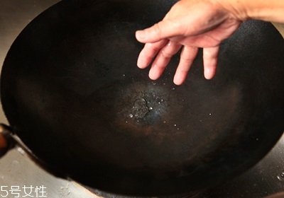 怎么煎魚(yú)不粘鍋不掉皮 煎魚(yú)不破皮技巧