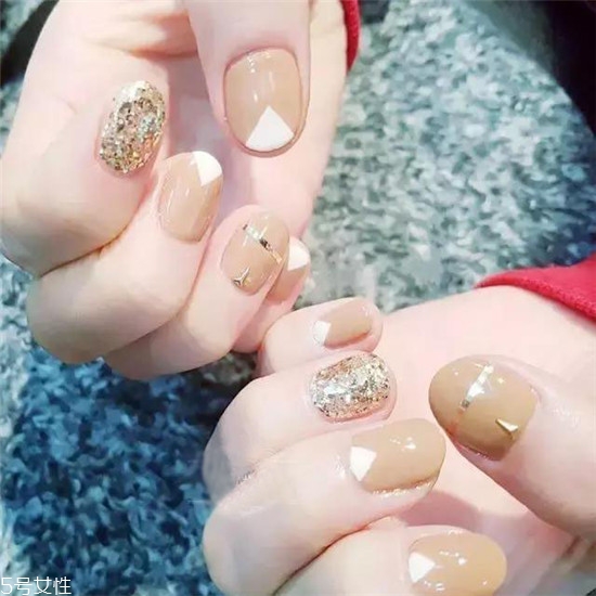 2022最流行的美甲什么顏色 2022簡(jiǎn)約大氣的美甲圖片 2022最流行的美甲什么顏色 2022簡(jiǎn)約大氣的美甲圖片