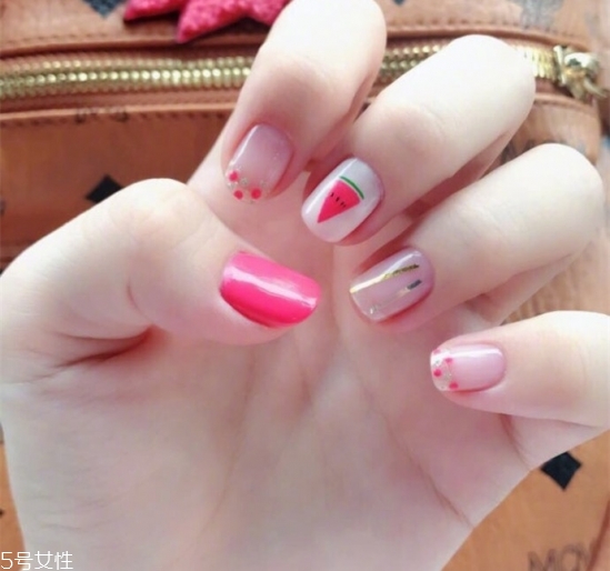 2022最流行的美甲什么顏色 2022簡(jiǎn)約大氣的美甲圖片 2022最流行的美甲什么顏色 2022簡(jiǎn)約大氣的美甲圖片
