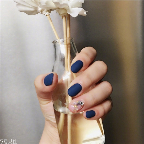 2018最流行的磨砂美甲新款式 磨砂美甲的最新火爆款式圖片 2018最流行的磨砂美甲新款式 磨砂美甲的最新火爆款式圖片