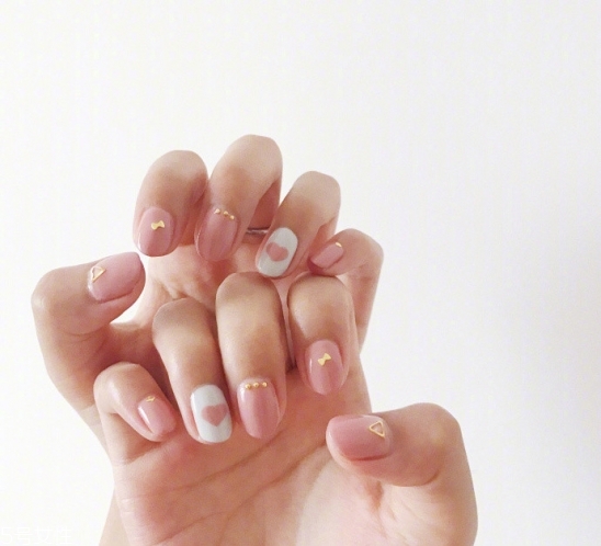 2022最流行的美甲什么顏色 2022簡(jiǎn)約大氣的美甲圖片 2022最流行的美甲什么顏色 2022簡(jiǎn)約大氣的美甲圖片