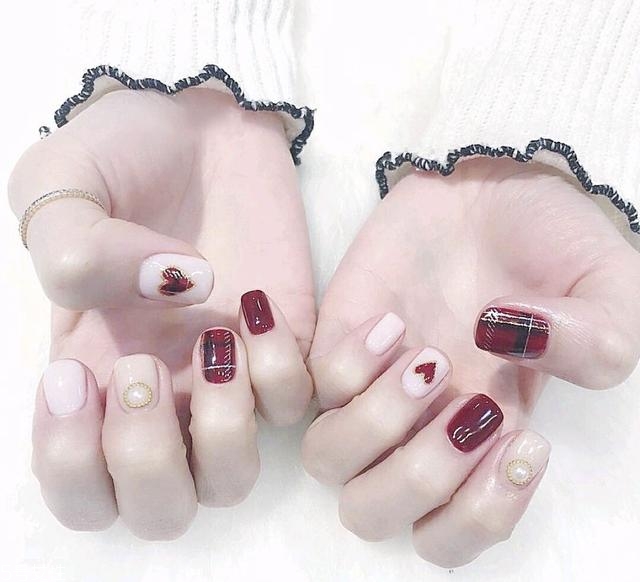 粉色美甲圖片2022款式 仙女軟妹必備 粉色美甲圖片2022款式 仙女軟妹必備