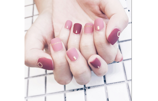 2018最流行的磨砂美甲新款式 磨砂美甲的最新火爆款式圖片 2018最流行的磨砂美甲新款式 磨砂美甲的最新火爆款式圖片