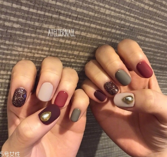 2018最流行的磨砂美甲新款式 磨砂美甲的最新火爆款式圖片 2018最流行的磨砂美甲新款式 磨砂美甲的最新火爆款式圖片