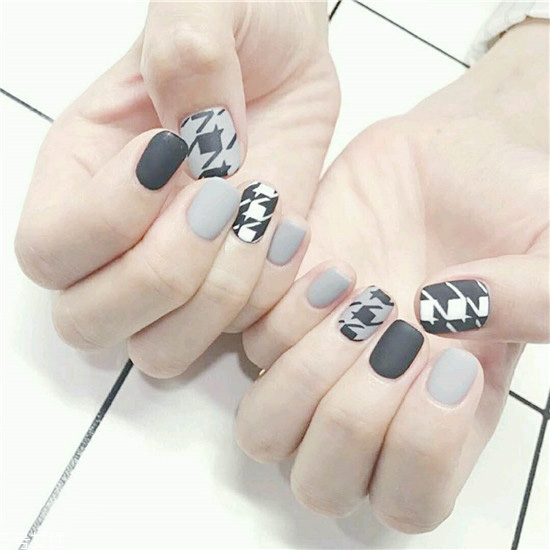 2018最流行的磨砂美甲新款式 磨砂美甲的最新火爆款式圖片 2018最流行的磨砂美甲新款式 磨砂美甲的最新火爆款式圖片