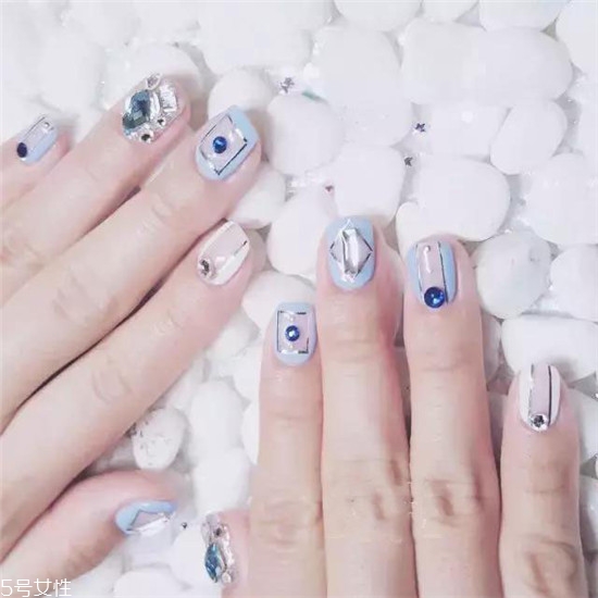 2022最流行的美甲什么顏色 2022簡(jiǎn)約大氣的美甲圖片 2022最流行的美甲什么顏色 2022簡(jiǎn)約大氣的美甲圖片