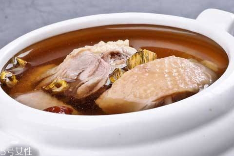 石斛可以和雞煲湯嗎 極具有滋補(bǔ)功效 石斛可以和雞煲湯嗎 極具有滋補(bǔ)功效