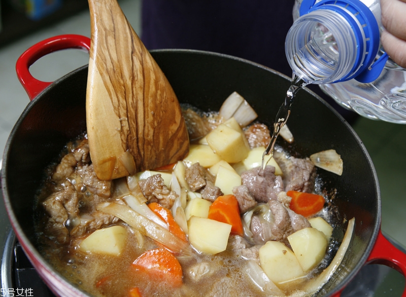 水煮土豆怎樣好剝皮 水煮土豆剝皮技巧 水煮土豆怎樣好剝皮 水煮土豆剝皮技巧