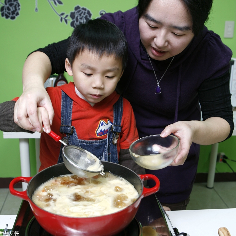 水煮土豆怎樣好剝皮 水煮土豆剝皮技巧 水煮土豆怎樣好剝皮 水煮土豆剝皮技巧