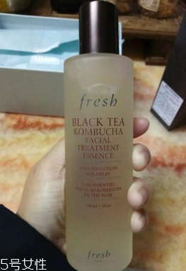 fresh紅茶精華用法 爽膚水之后使用即可 fresh紅茶精華用法 爽膚水之后使用即可
