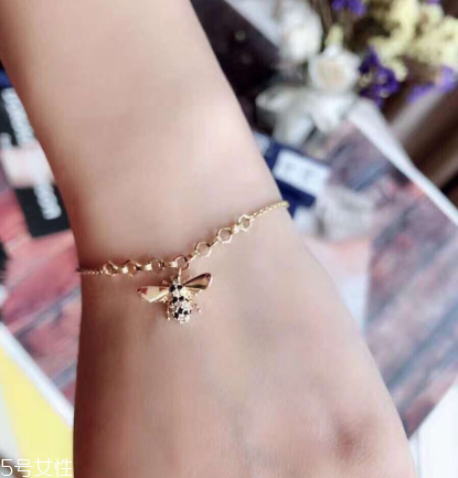 施華洛世奇小蜜蜂手鏈?zhǔn)鞘裁床馁|(zhì)？