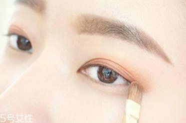 新手眼妝的畫法步驟圖 4種色系眼妝看了就會(huì)