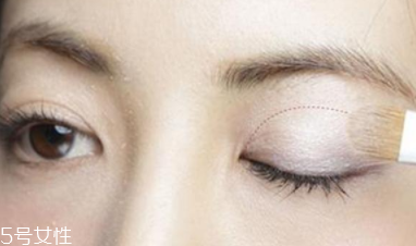 新手眼妝的畫法步驟圖 4種色系眼妝看了就會(huì)