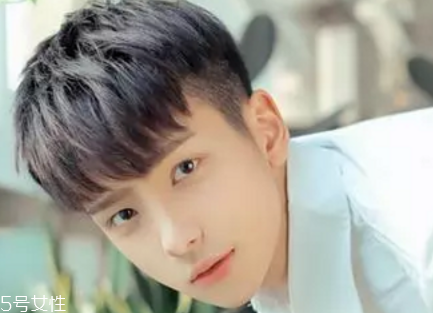 男士怎么樣設(shè)計發(fā)型好看？4款帥氣穩(wěn)重發(fā)型