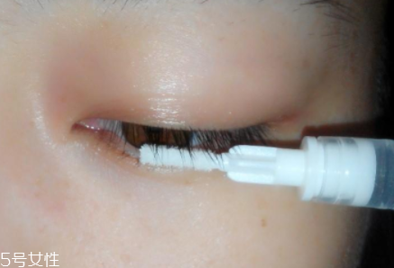 什么方法可以讓睫毛變長 3個方法讓睫毛魅力十足 什么方法可以讓睫毛變長 3個方法讓睫毛魅力十足