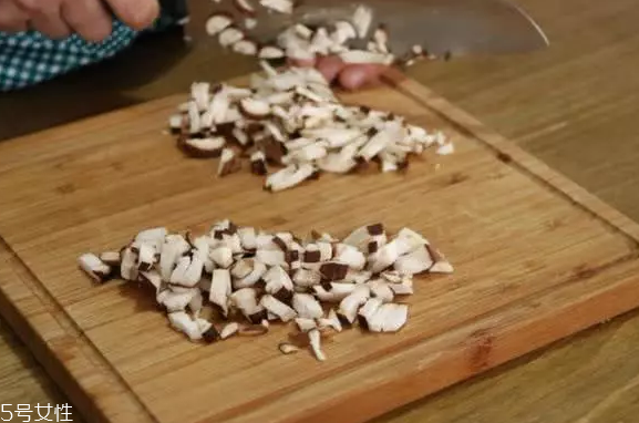 豆腐皮能油炸嗎？火候太猛容易炸糊