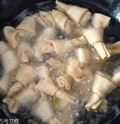 豆腐皮能油炸嗎？火候太猛容易炸糊