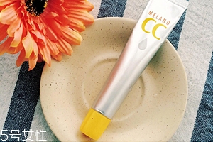 樂(lè)敦CC能涂在痘痘上嗎？痘痘與痘印均能改善