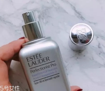 雅詩蘭黛線雕精華和小棕瓶哪個好？一起使用效果佳