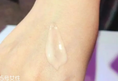 雅詩蘭黛線雕精華和小棕瓶哪個好？一起使用效果佳