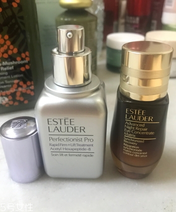 雅詩蘭黛線雕精華和小棕瓶哪個好？一起使用效果佳