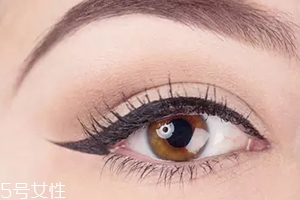 眼線眼尾怎么畫好看？用透明膠畫出優(yōu)美弧度