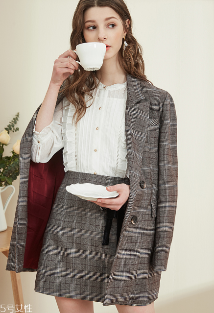 雙排扣西裝怎么搭配？盡顯帥氣女王范兒