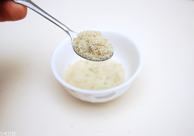 山葵和芥末的區(qū)別 山葵粉怎么磨 山葵和芥末的區(qū)別 山葵粉怎么磨