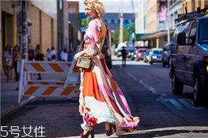 防水臺高跟鞋怎么搭配？拉長氣質(zhì)細腿