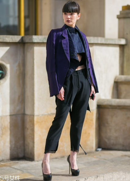 防水臺高跟鞋怎么搭配？拉長氣質(zhì)細腿