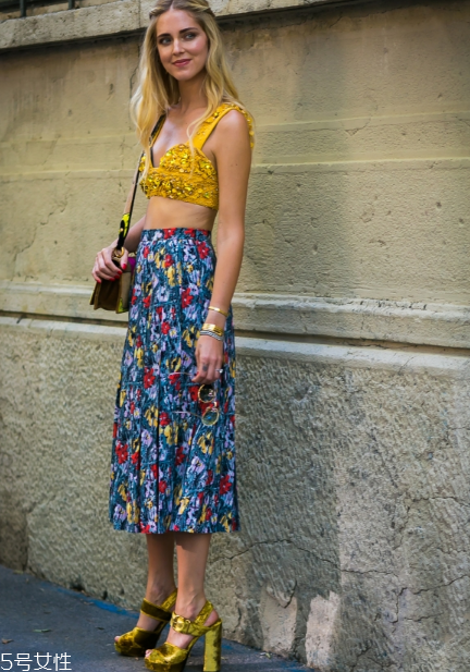 防水臺高跟鞋怎么搭配？拉長氣質(zhì)細腿