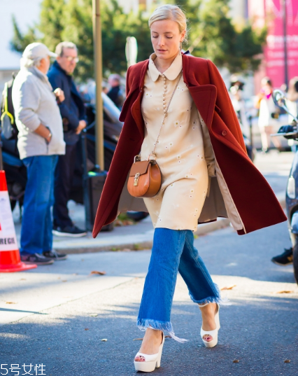 防水臺高跟鞋怎么搭配？拉長氣質(zhì)細腿