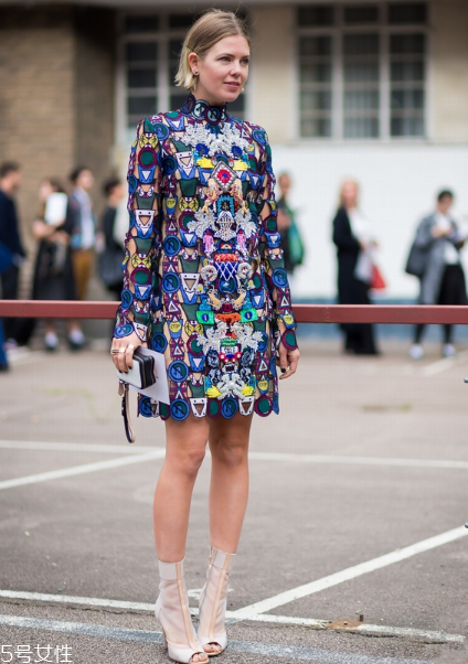 裸色高跟鞋怎么搭配？讓你優(yōu)雅又時髦