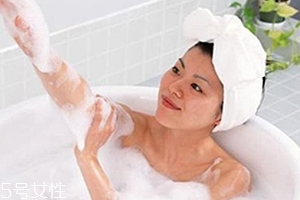 后背長(zhǎng)痘痘怎么治？這四招讓你擺脫戰(zhàn)痘路