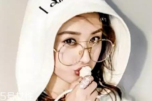 戴眼鏡好看還是不戴眼鏡好看？寬眼距戴眼鏡很精致